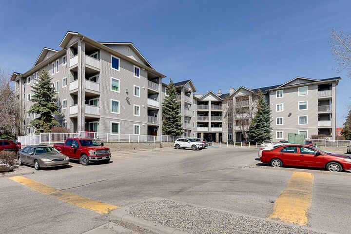 Property Photo: 604 8 Street SW 5403 AB T4B 2W4