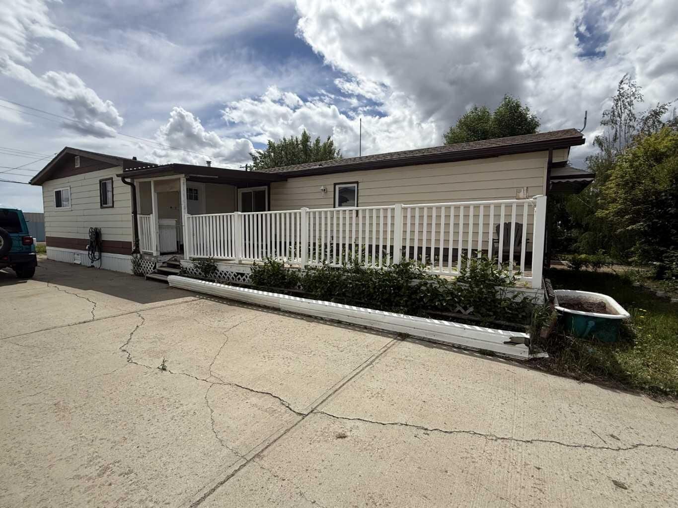 Property Photo: 403 1 Avenue W AB T0J 1P0