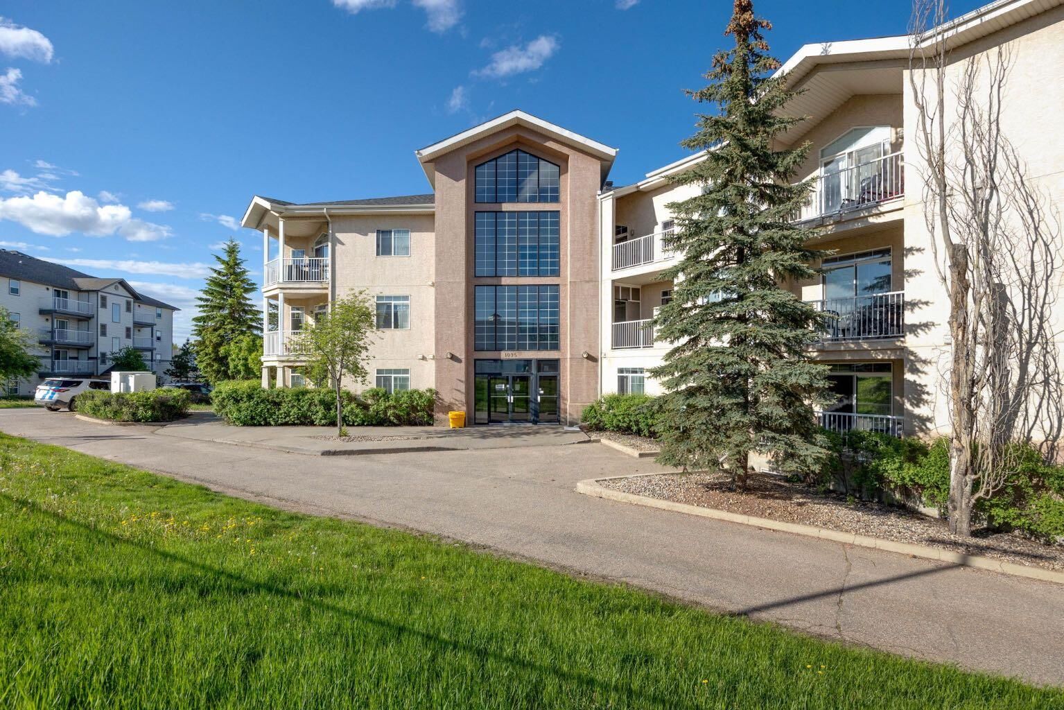 Property Photo:  1095 Timberline Drive 201  AB T9K 1Y7 