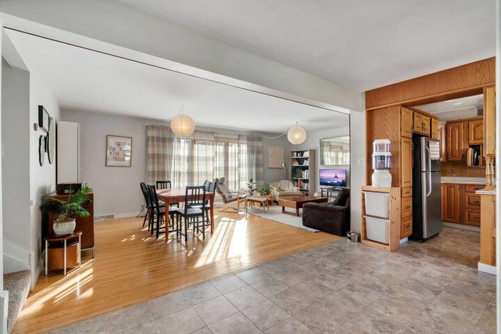 Property Photo:  3507 35 Avenue SW  AB T3E 1A2 