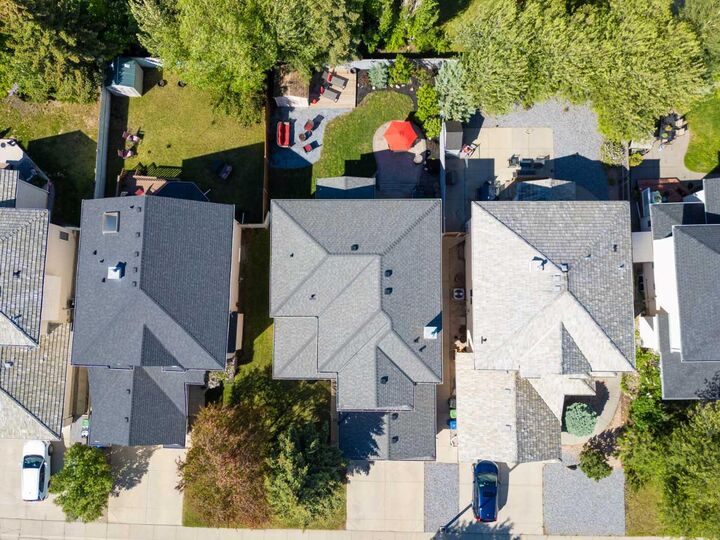 Property Photo: 30 Mt Yamnuska Court SE AB T2Z 2Z6