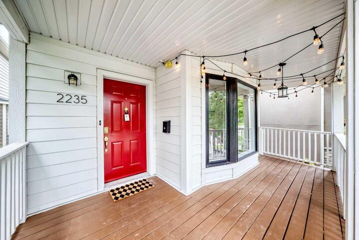 Property Photo:  2235 7 Avenue  AB T2N 0Z9 