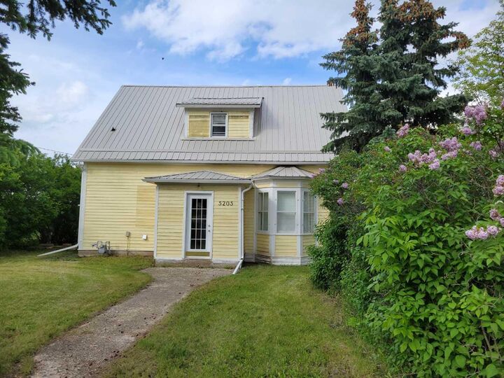 Property Photo:  5205 52 Avenue  AB T0C 0X0 