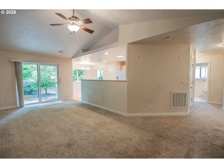 Property Photo: 196 Buttercup Loop OR 97424