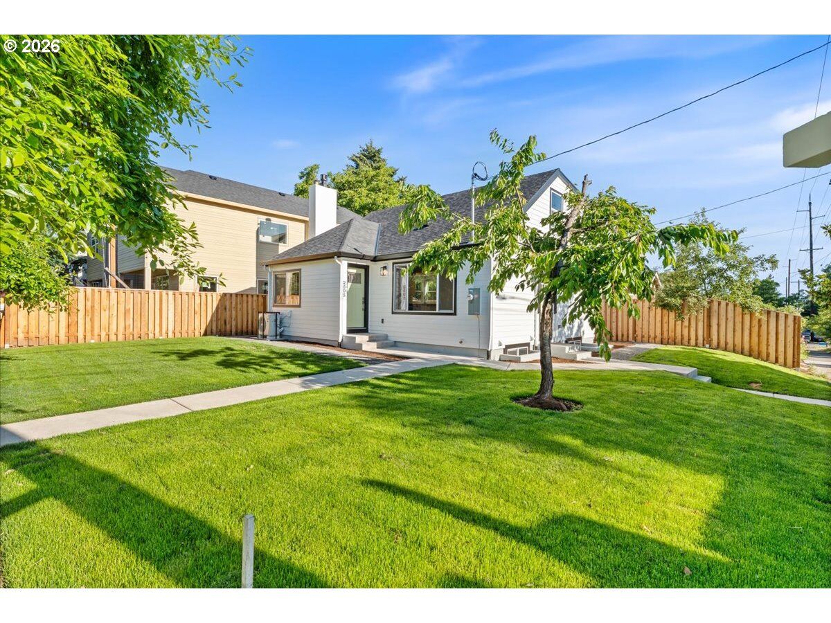 Property Photo: 2505 N Winchell St OR 97217
