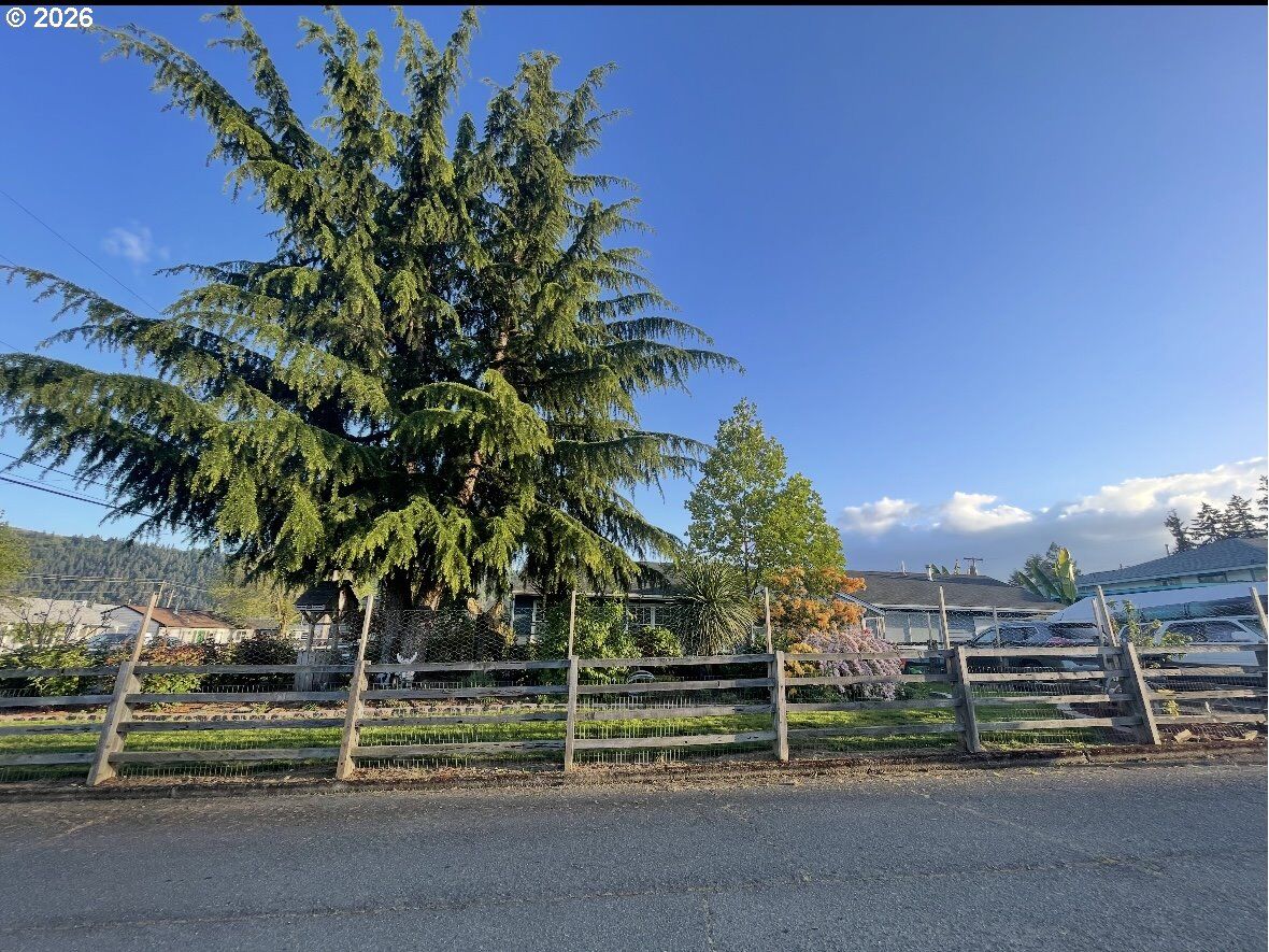 Property Photo: 10 SW Peach Ln OR 97496
