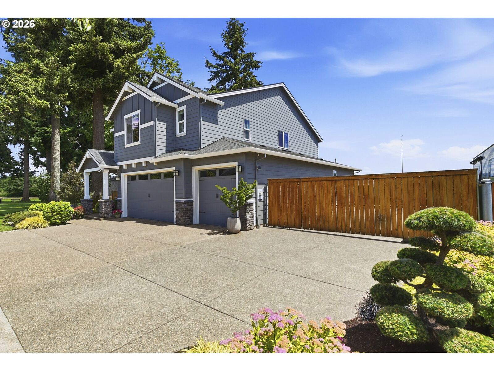 Property Photo:  1032 S Willow St  OR 97013 