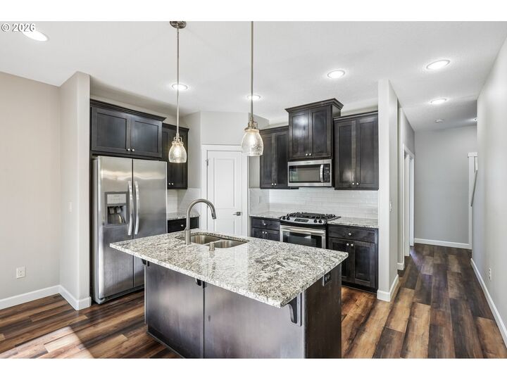 Property Photo: 16520 SE 40th Cir WA 98683