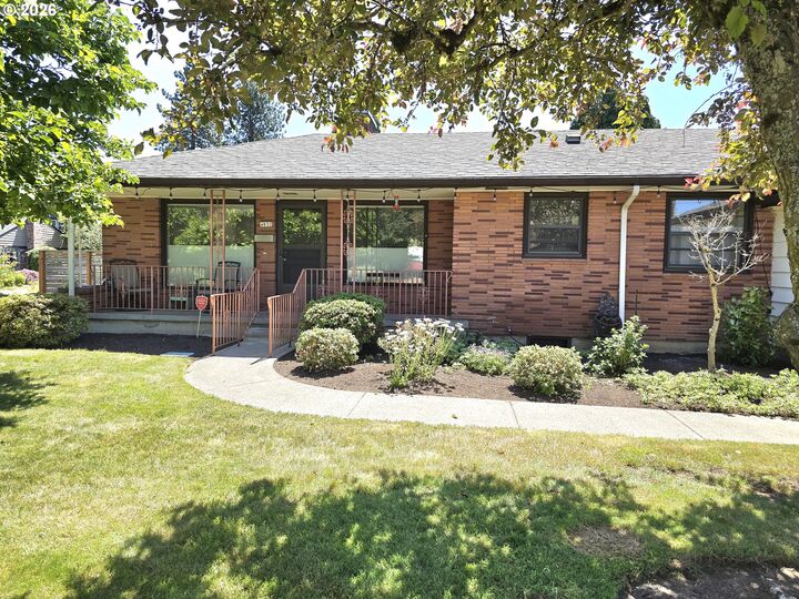 Property Photo: 4832 SE Raymond St OR 97206