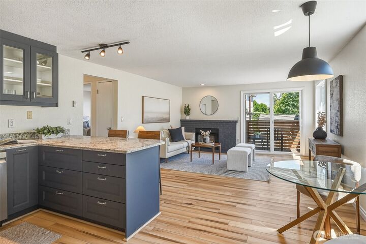 Property Photo: 6513 24th Avenue NW 4 WA 98117