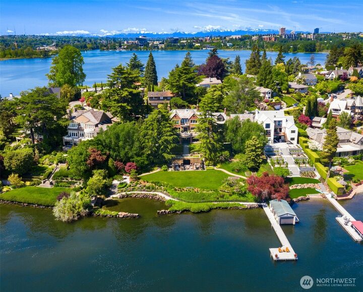 Property Photo:  3038 E Laurelhurst Drive NE  WA 98105 