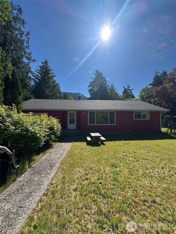 Property Photo:  660  Commercial Avenue  WA 98241 