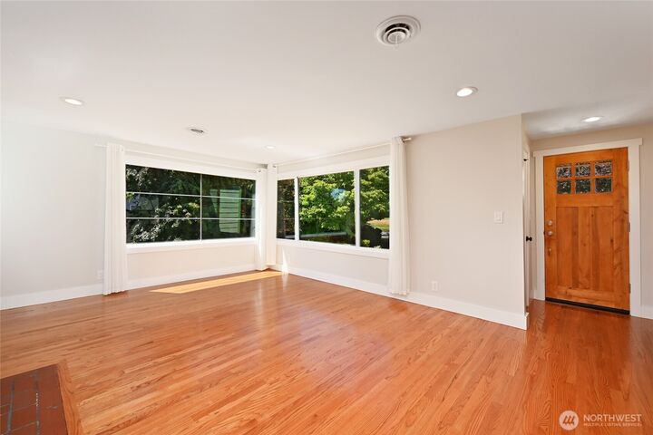 Property Photo: 3216 24th Avenue W WA 98199
