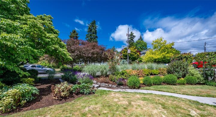 Property Photo: 3216 24th Avenue W WA 98199