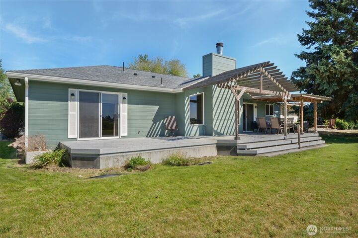 Property Photo: 1202 S Eastlake Drive WA 98837