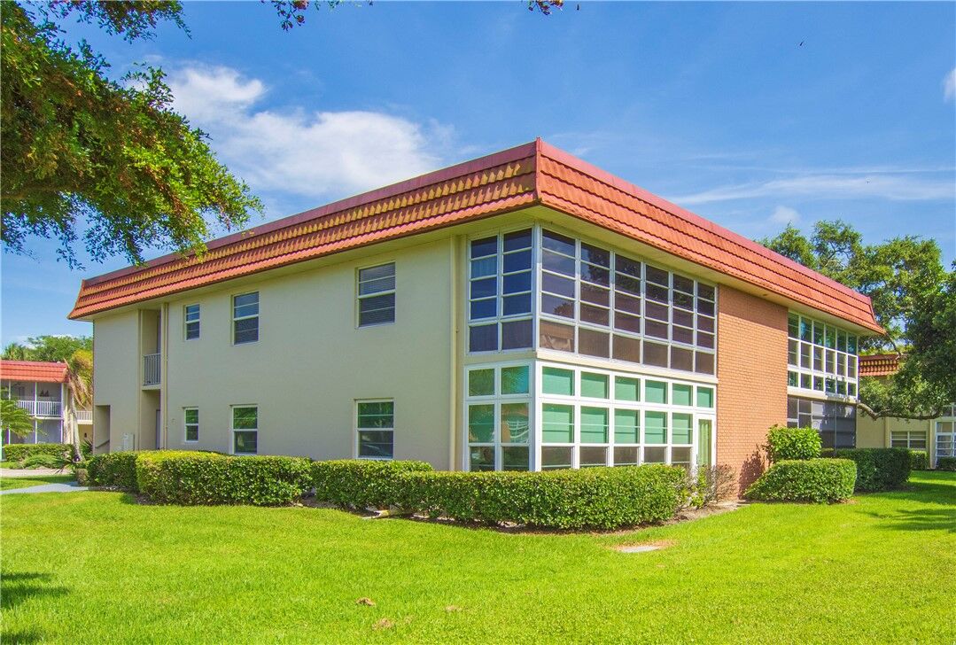Property Photo:  16 Vista Palm Lane 106  FL 32962 