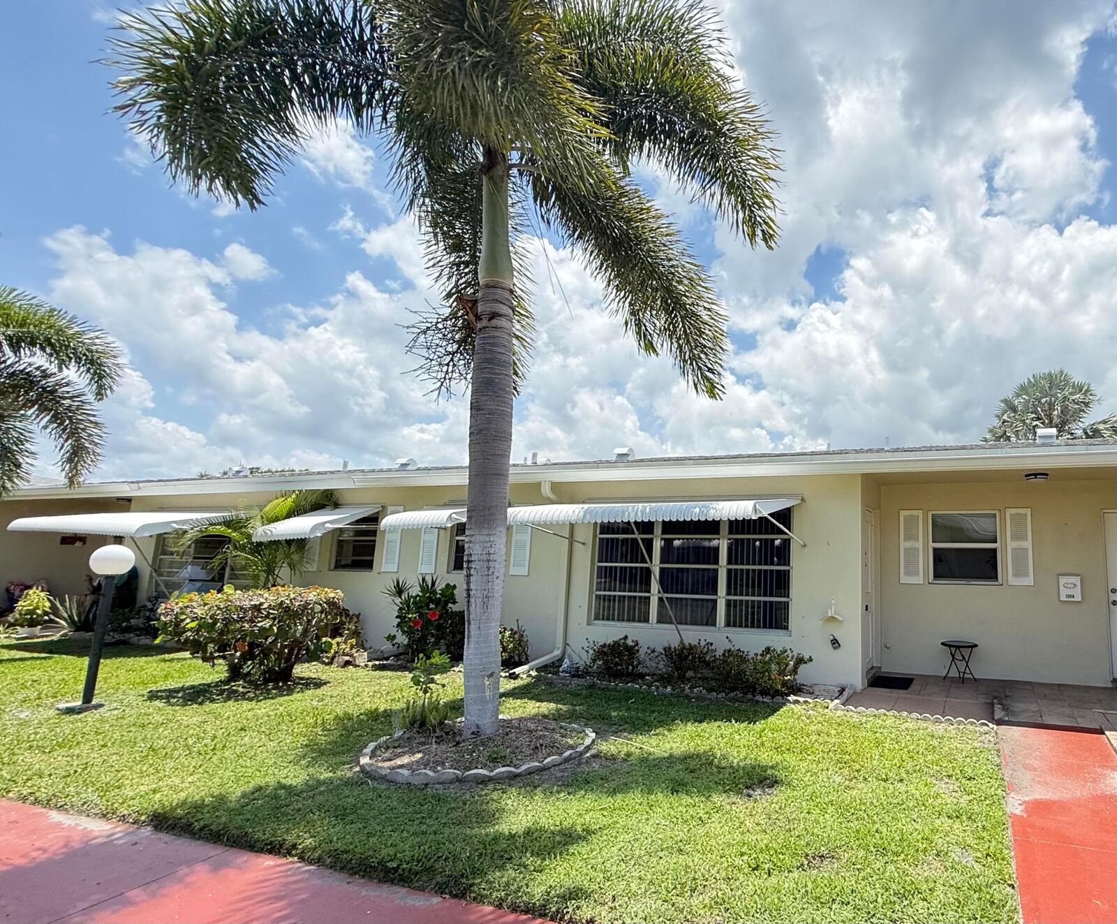 Property Photo:  200 Pine Point Drive B  FL 33435 
