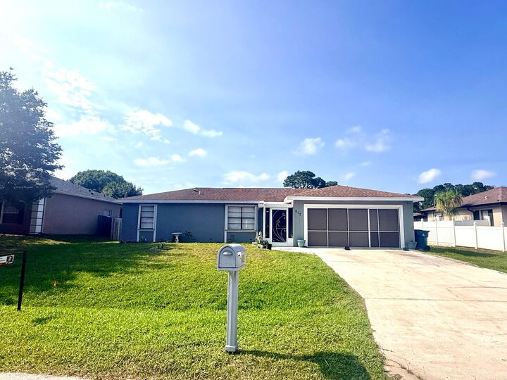 Property Photo: 617 NW Thuringer St Street NW FL 32907