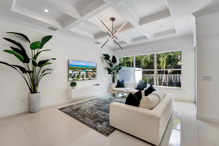 Property Photo:  500 NE Wavecrest Way  FL 33432 