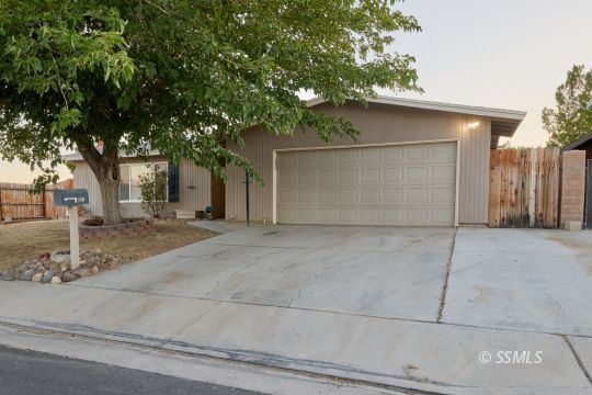 Property Photo:  507 S Alvord St  CA 93555 