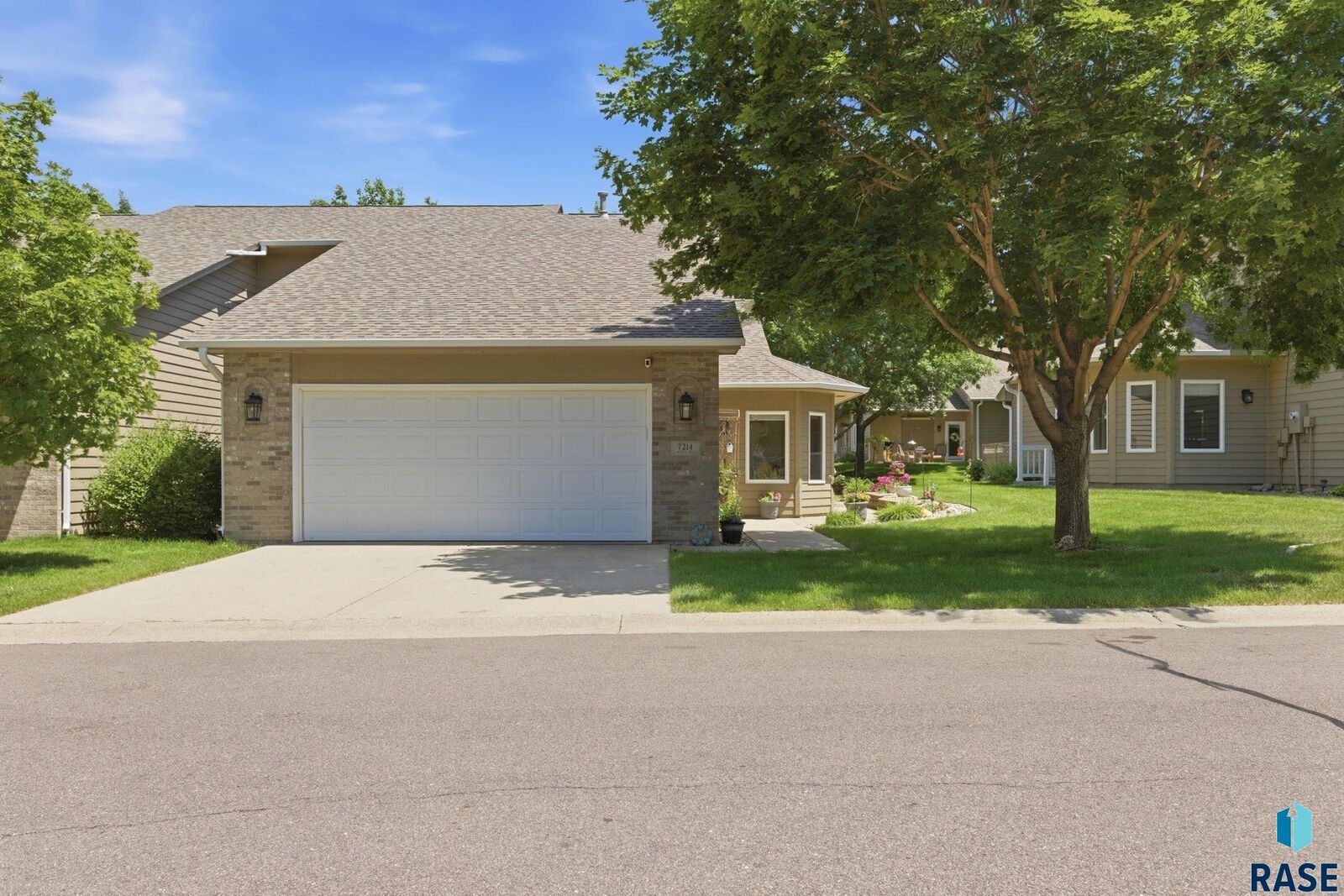 Property Photo: 7214 S Witzke Pl SD 57108