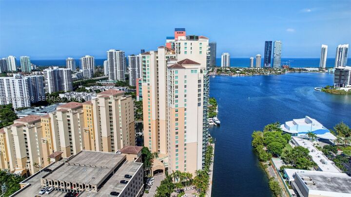 Property Photo: 3340 NE 190th St 402 FL 33180