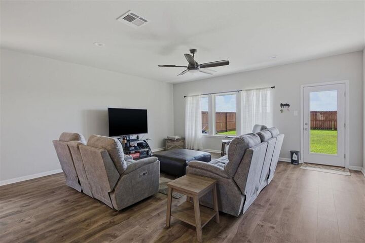 Property Photo: 4044 Starling Place LA 70546