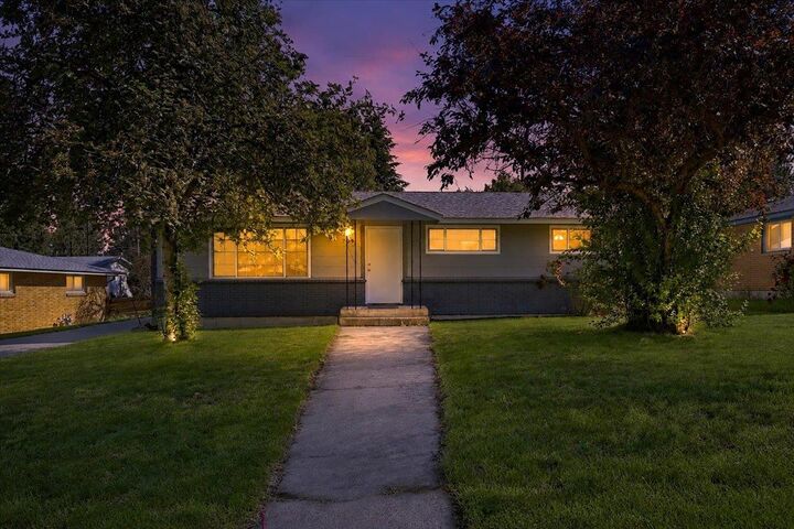 Property Photo:  724 W Carolina Way  WA 99208 