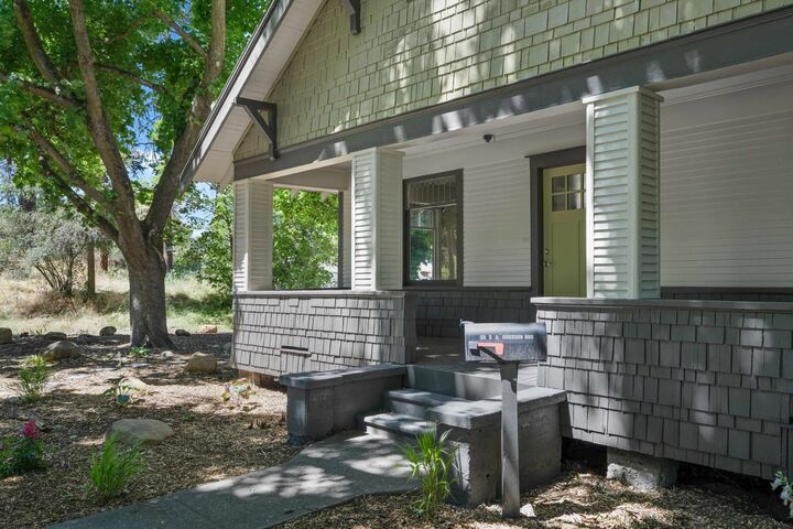 Property Photo: 2803 E Hartson Ave WA 99202