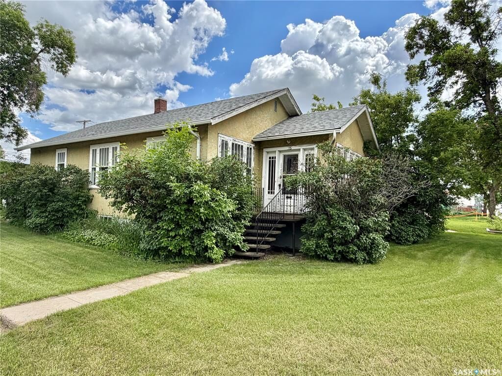 Property Photo: 175 5th Avenue NW SK S9H 0W3
