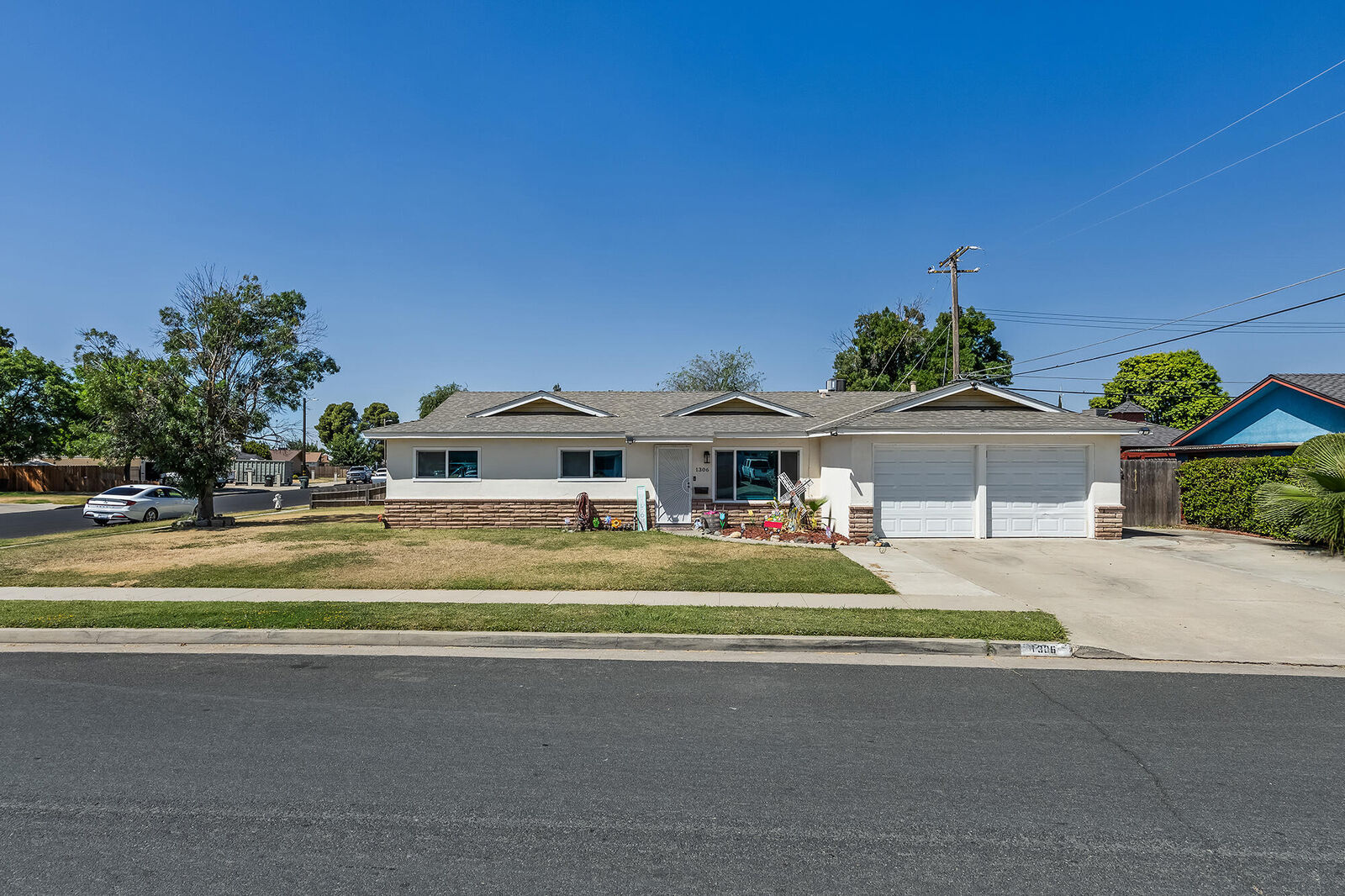 Property Photo: 1306 Elaine Drive CA 93230