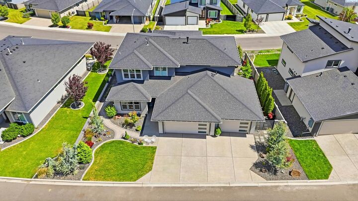 Property Photo:  1846 Somers Ln  WA 99352 