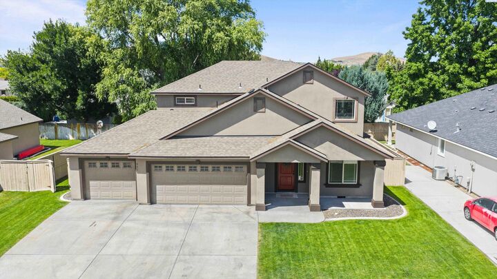 Property Photo: 931 N Oklahoma Street WA 99336