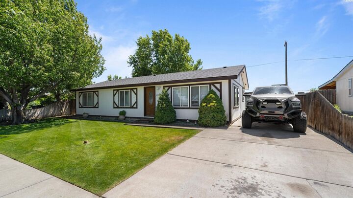 Property Photo:  8331 W Yellowstone Ave  WA 99336 