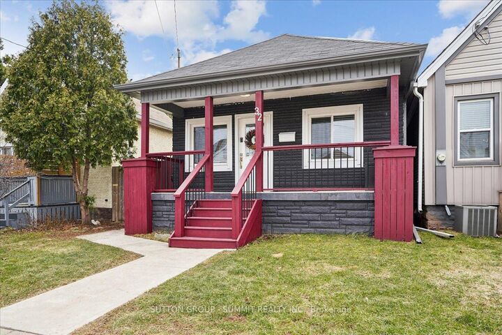 32 Allan Avenue — photo 1