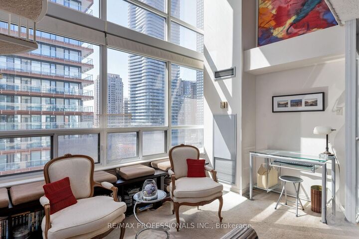 Property Photo: 25 Maitland Street 1506 ON M4Y 2W1