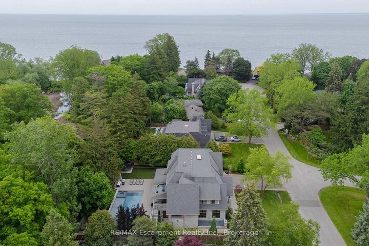 Property Photo: 129 Wolfdale Avenue ON L6L 4R9