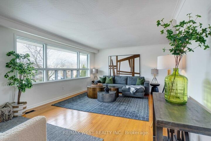 Property Photo: 29 Fulwell Crescent ON M3J 1Y4