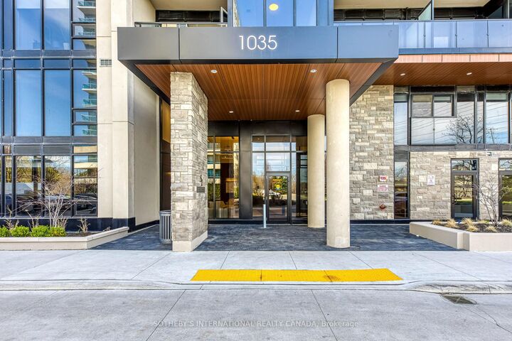 Property Photo: 1035 Southdown Road 212 ON L5J 0A2
