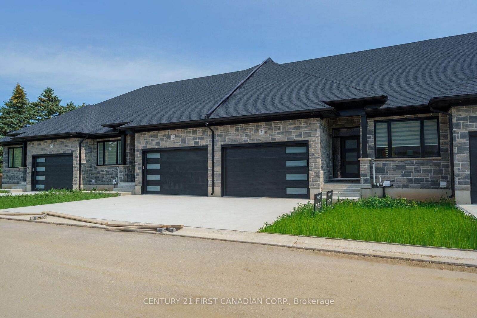 Property Photo: 32 Postma Crescent 11 ON N0M 1A0