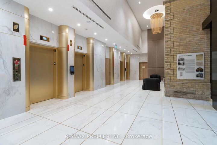 Property Photo: 634 Church Street 2505 ON M4Y 0G9