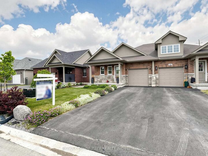 Property Photo: 90 Cortland Way ON K0K 1H0