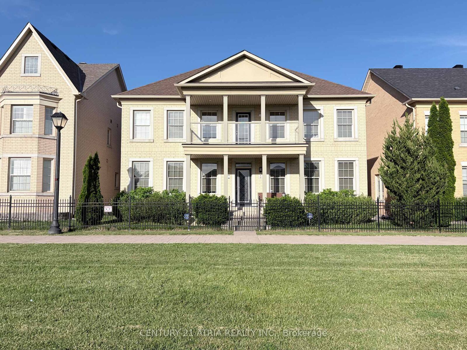 Property Photo: 6 Crescent Park Lane ON L6C 0A6
