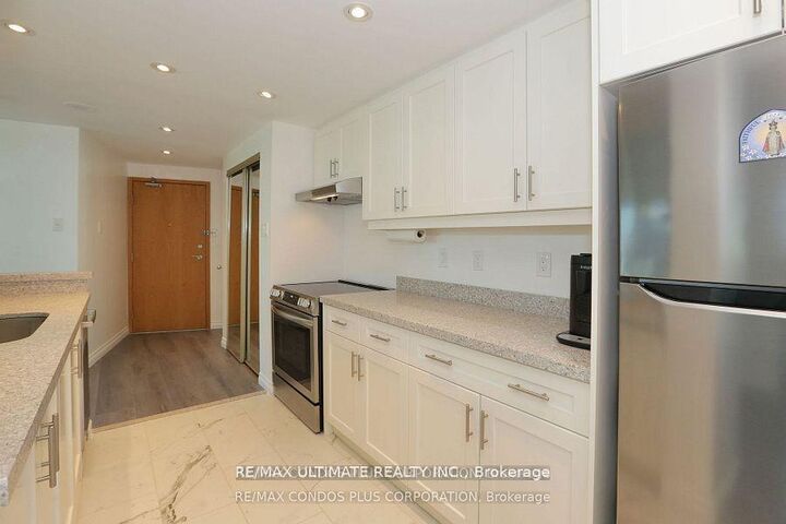 Property Photo: 77 Harbour Square 601 ON M5J 2S2