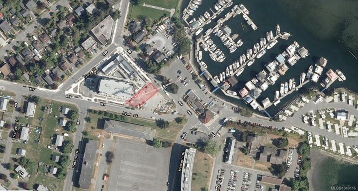 Property Photo:  460-464 Head St  BC V9A 5S2 