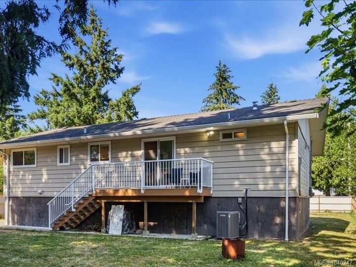 Property Photo: 2128 Thomas Park Dr BC V9X 1K2