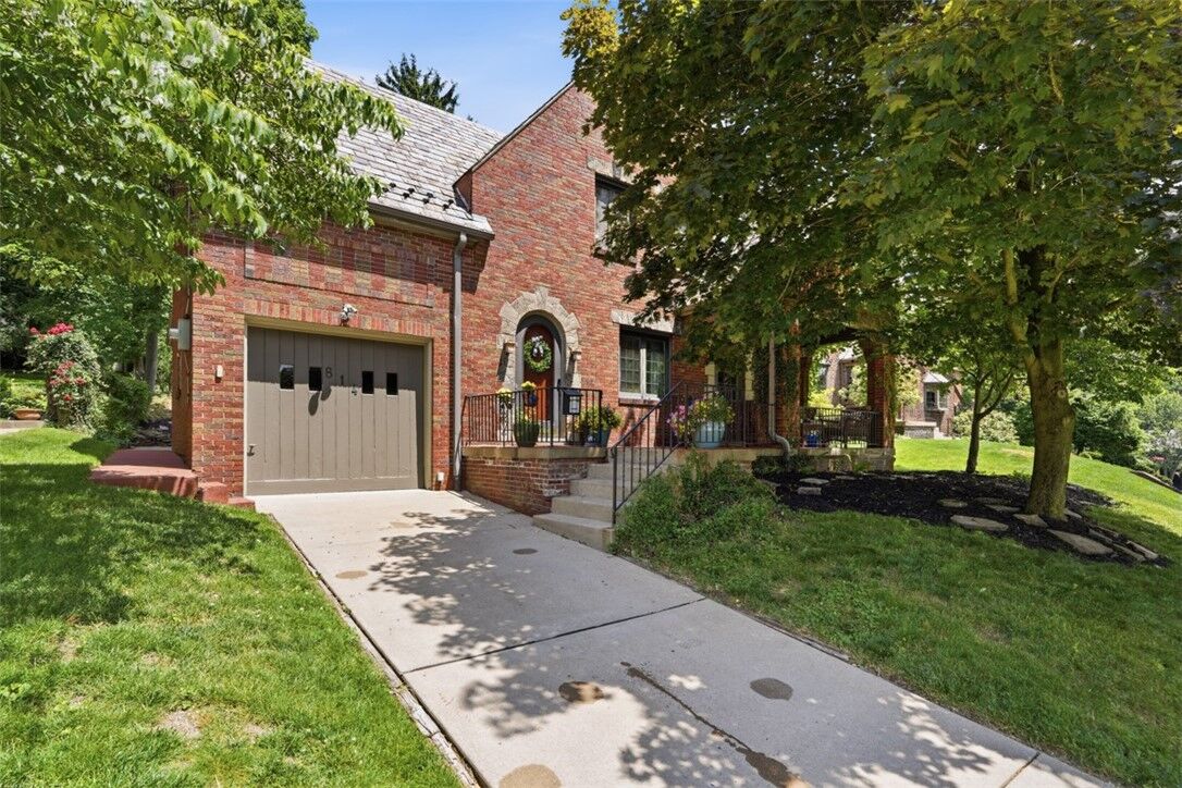 Property Photo: 814 Washington Dr PA 15229