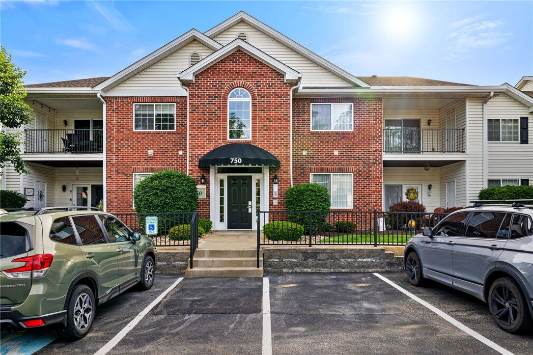 Property Photo:  750 Hidden Ridge Ct 301  PA 15129 