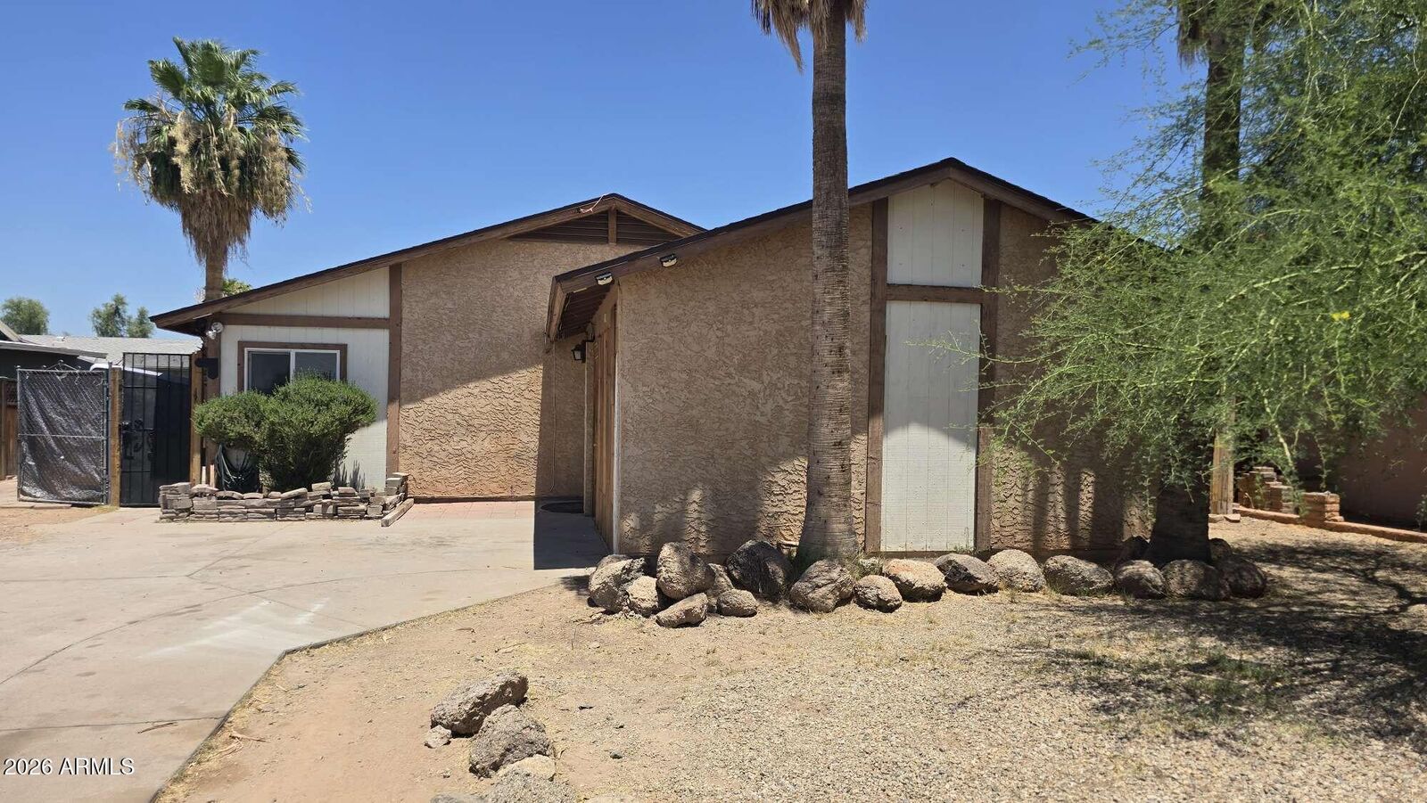 Property Photo:  604 W Emelita Avenue  AZ 85210 