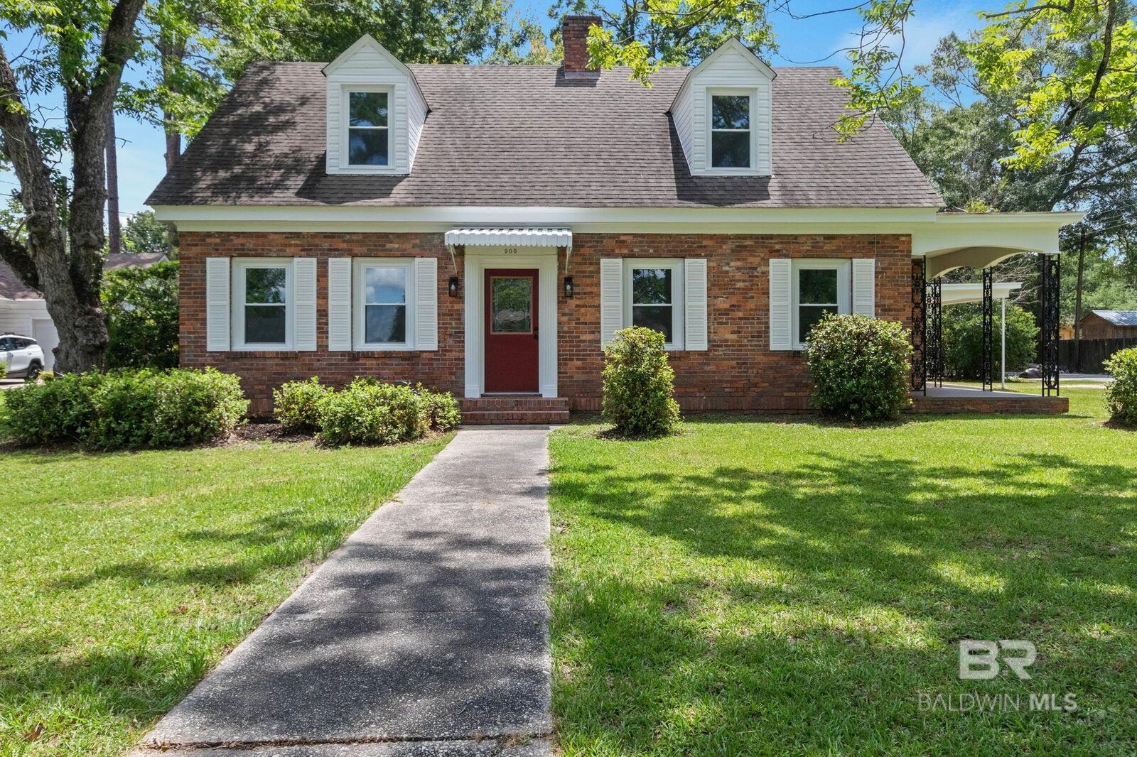 Property Photo: 900 Lovelace Avenue AL 36426